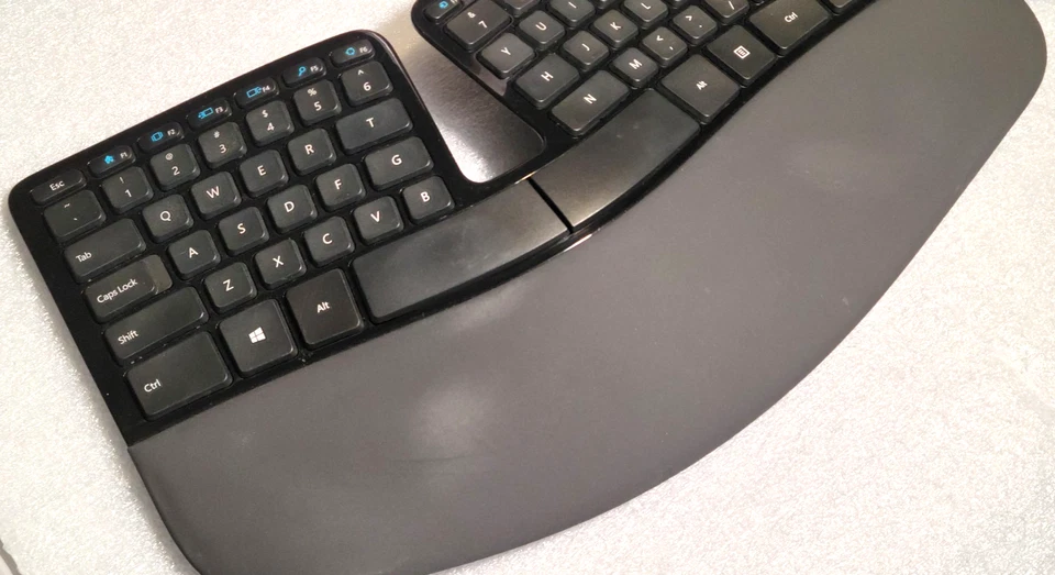 Microsoft Sculpt Ergonomic Wireless Desktop Keyboard, Keypad, No Dongle - Image 3 of 4