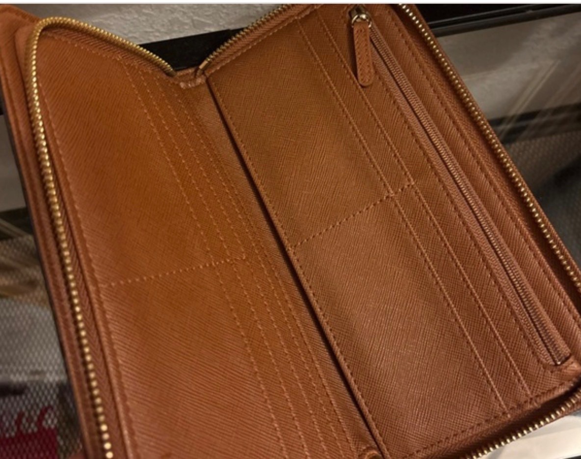 Michael Kors Hamilton Wallet View 4