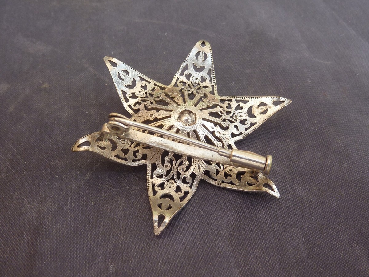 Ancienne Broche Femme En Filigrane – Vintage Et élégante