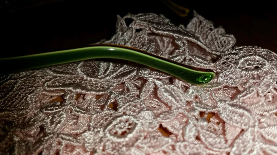 Judith Leiber Sunglasses green with Swarovski Crystals gc md in France 50/18/140 - Image 4 of 4