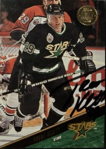 Trent Klatt Dallas Stars autographed hockey card (1993 The Leaf Set #14)