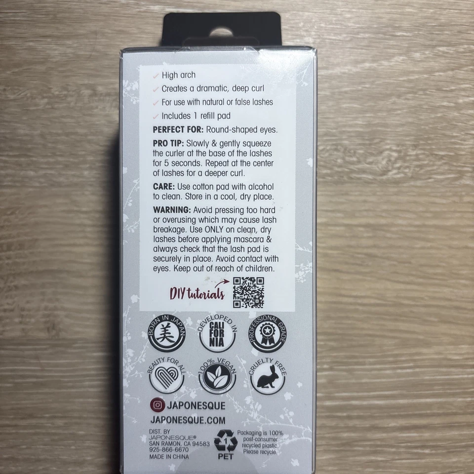 Rizador de Pestañas Japonesco Gunmetal con Almohadilla de Repuesto Nuevo Foto 2 de 2