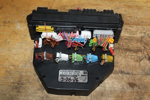 2010 MERCEDES E350 (W212) FRONT SAM SIGNAL ACQUISITION FUSE BOX CONTROL MODULE