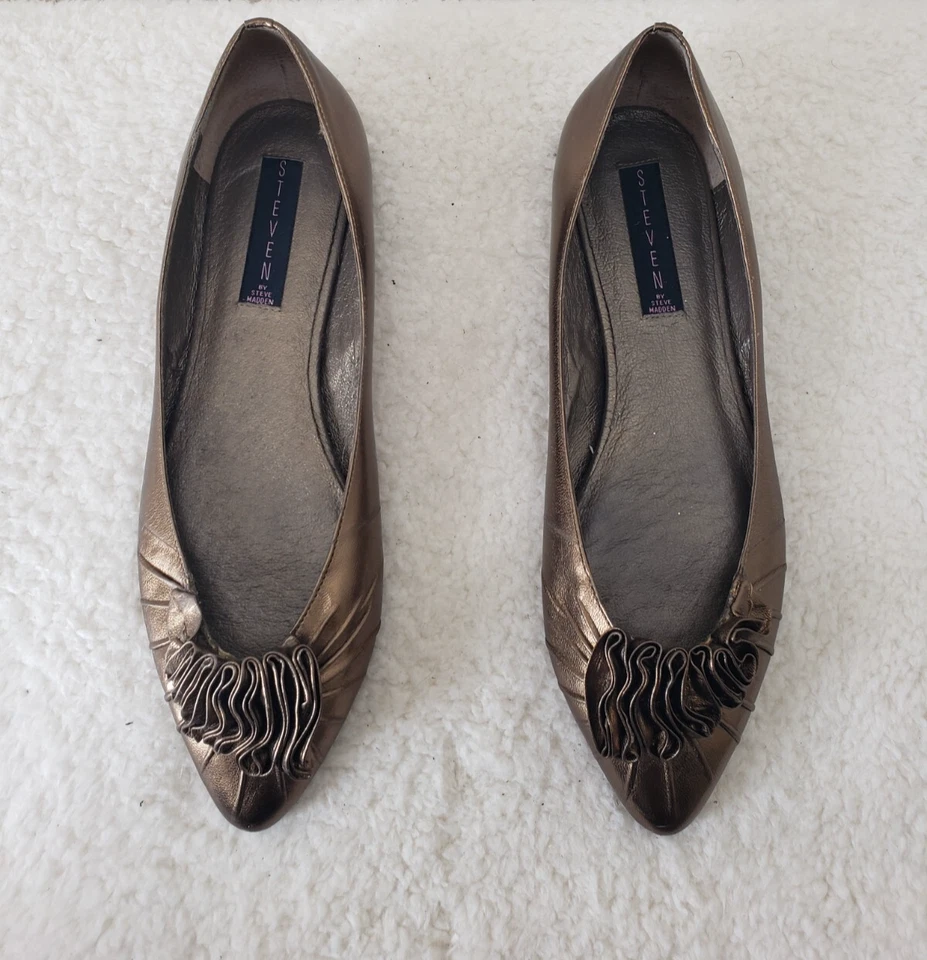 Zapatos cómodos Steven by Steve Madden para mujer planos de cuero marrón con punta Foto 3 de 4