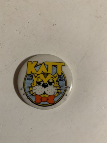 KATT FM 100 AM 1140 PIN BADGE     KATT RADIO STATION NICE PIN
