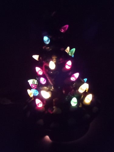 Brinn's PGH PA 9" Green Ceramic Hand Painted Lighted Christmas Tree Works - Picture 12 of 12