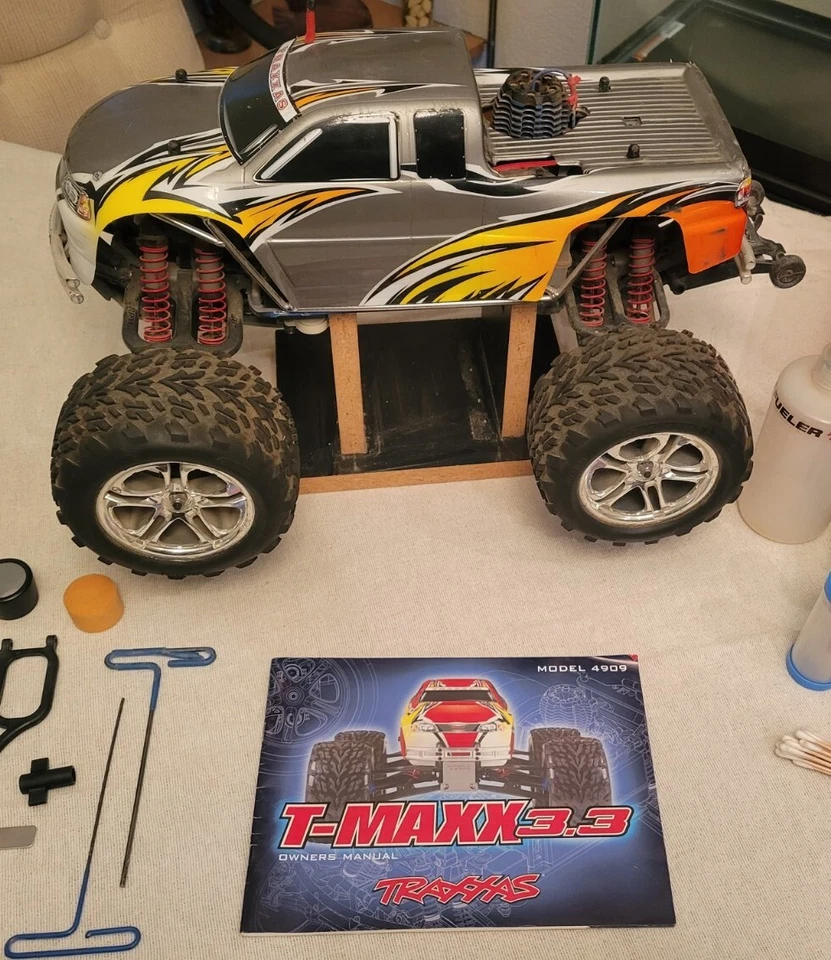 Traxxas 1/10 T-Maxx 3.3 4x4 Race Truck - Model 4909 Nitro. Less than 10 hrs Run. - Image 3 of 4