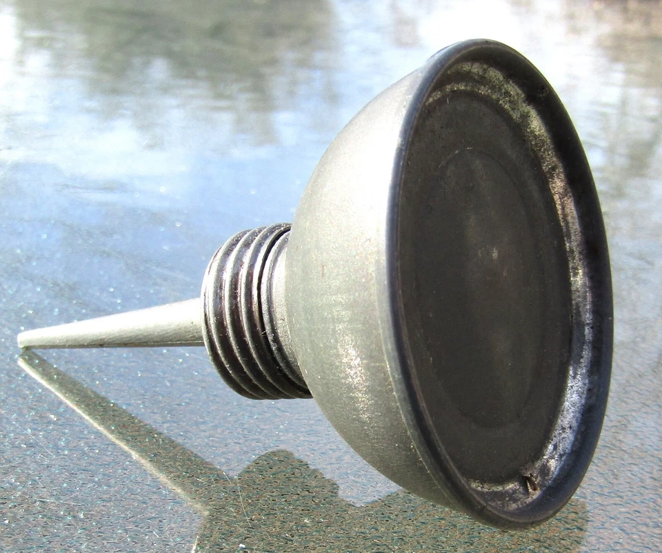 Vintage Sewing Machine Handy Oiler For TETHER CAR Pit Box CLEAN 2 3/4" x 1 3/4" - Image 2 of 2