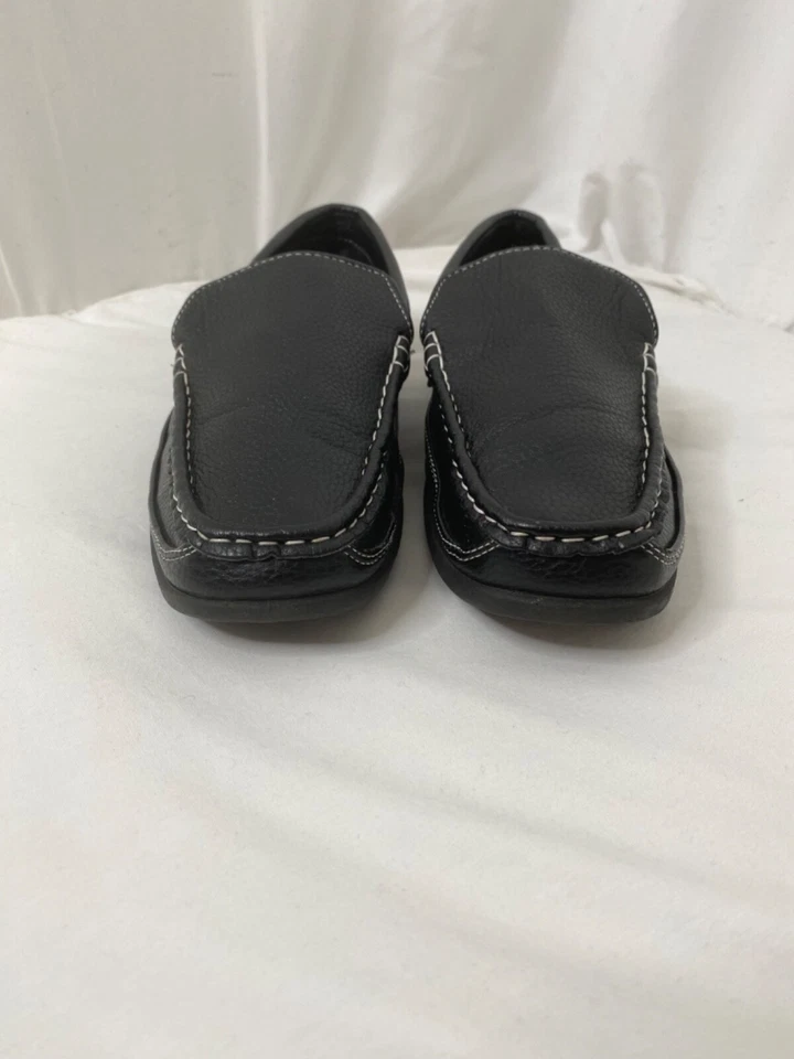 Zapatos sin cordones para niños talla 7 Akademiks suela plana negra imitación cuero Foto 4 de 4