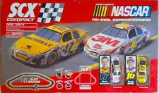 SCX COMPACT 1:43 NASCAR TRI-OVAL SUPERSPEEDWAY SLOT CAR RACING TRACK FORD FUSION