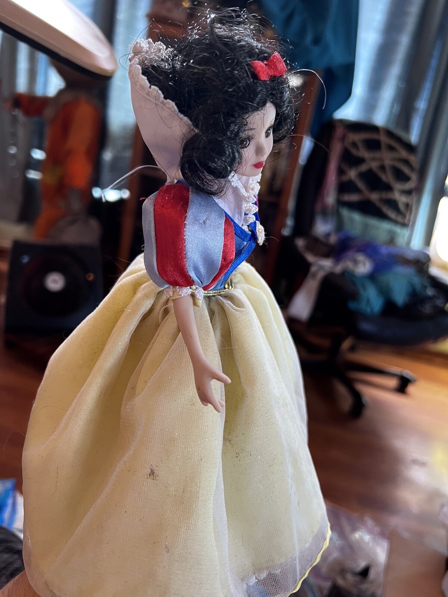 DISNEY Snow White Porcelain Doll By Brass Key Display Stand 9 1/2