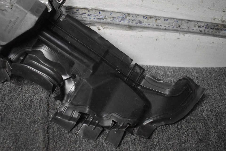 AUDI A6 QUATTRO 2019-2020 PREMIUM CONDUCTO DE AIRE LADO IZQUIERDO OEM de fábrica Foto 3 de 4