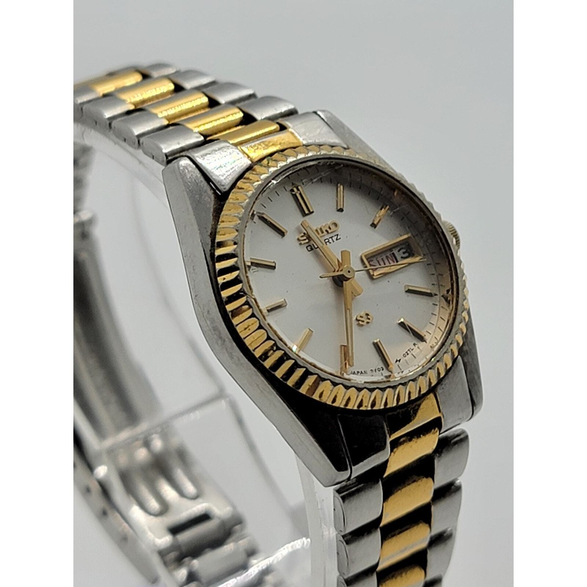Seiko SQ Day/Date Women's Vintage Two Tone Watch 3y03-0169 (M) | eBay