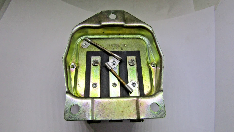 Regulador de voltaje estándar VR-221 para Plymouth Concord 1951 hecho en EE. UU. Foto 3 de 4