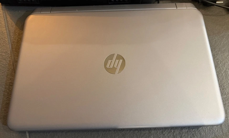 HP ENVY 15 Notebook Intel Core i5 12 GB - Akku und Festplatte defekt - Bild 4 von 4