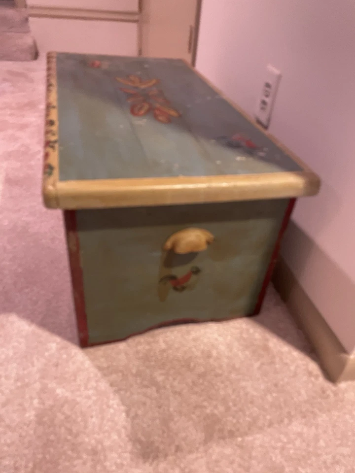 Small Hand painted Cedar Chest - Image 2 of 4