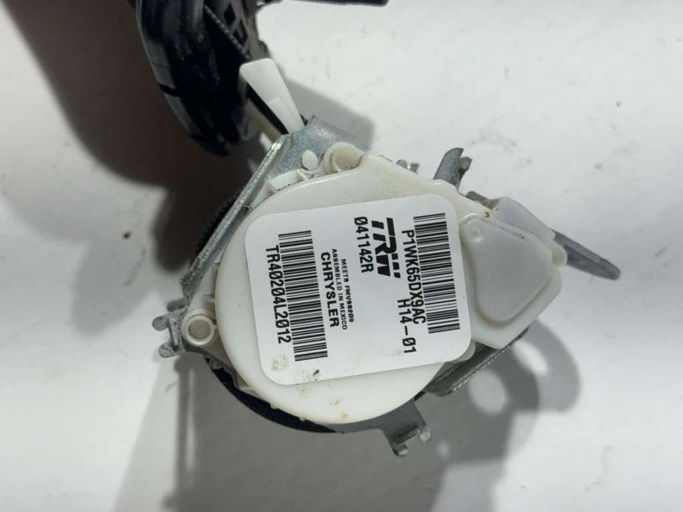 Jeep Cherokee 2014-2018 retractor de cinturón de seguridad trasero derecho P1UU52DX9AC OEM Foto 3 de 3