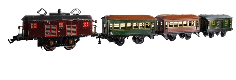 1915's German Bing Maroon 0-gauge Box Cab Clockwork Locomotive Train Set - Image 3 of 4