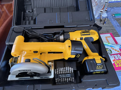 DeWalt Drill and Saw Kit With Case & Accessories / In Perfect Working Condion