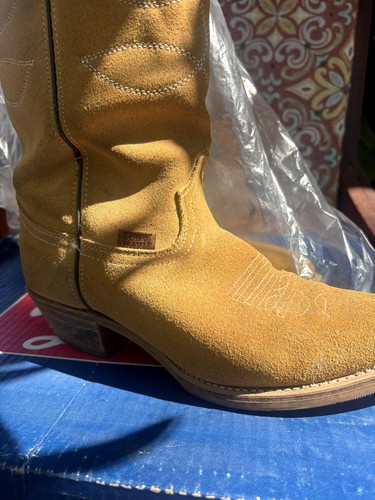 1970’s Vintage Ladies Size 9.5 Natural Beige Suede Cowgirl Boots
