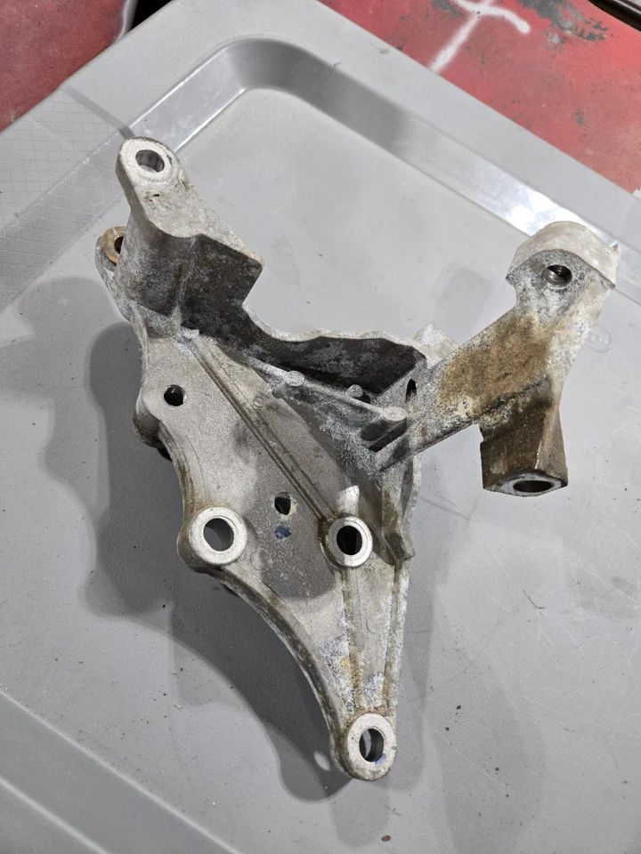 04 05 06 SOPORTE ALTERNADOR CHEVROLET MALIBU 3,5 L 12567695 OEM Foto 2 de 4