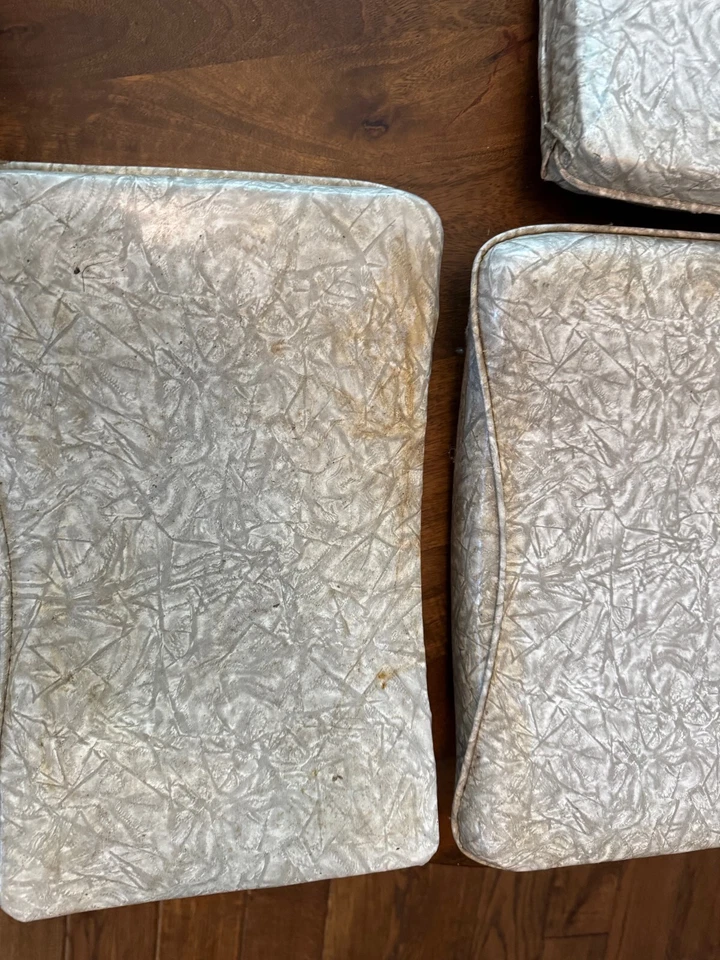 Respaldos de silla vintage de vinilo de hielo agrietado de los años 50 - Lote de 4 - Como se encuentran Foto 2 de 4