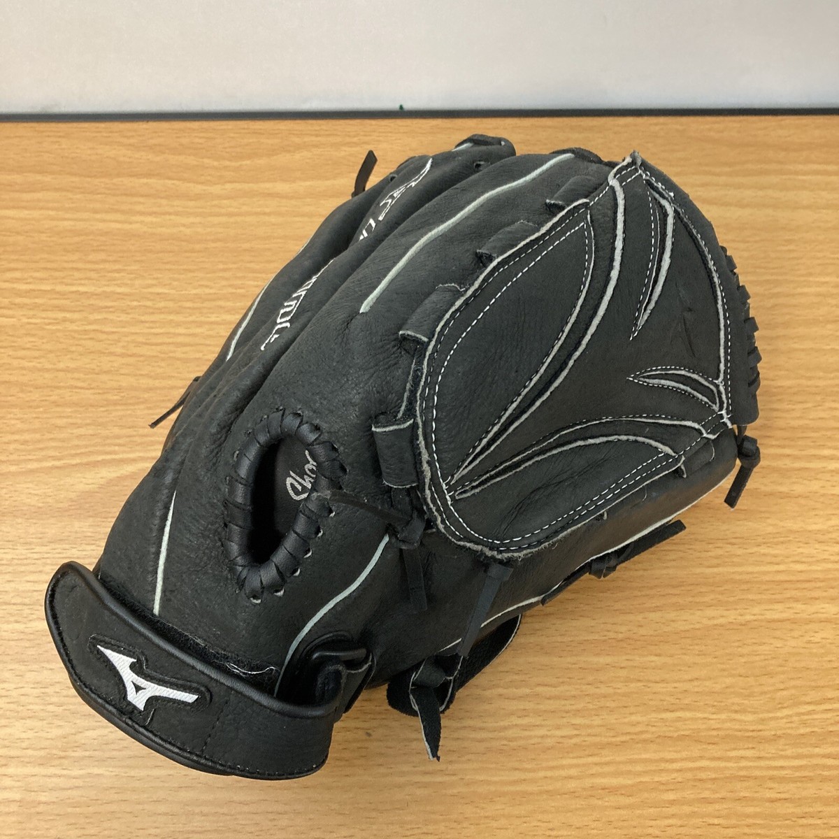 Mizuno GPP-1203D4 Finch Girls 12” Black Softball Glove Right Throw