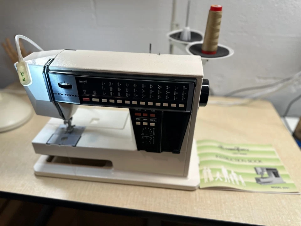 Máquina de coser electrónica Janome New Home Memory 5001 vintage/hecha en JAPÓN Foto 2 de 4