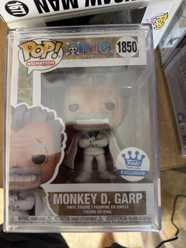 Funko POP! Animation One Piece #1850 MONKEY D GARP Funko Exclusive w Protector