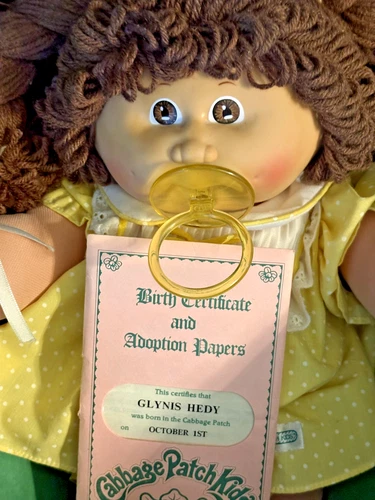 1985 "Glynis Hedy" Cabbage Patch doll with box, birth certificate and pacifier