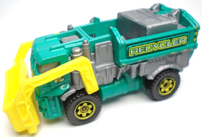 2014 MATCHBOX GARBAGE GULPER RECYCLER GREEN 1:64 DIECAST 2 7/8'' TRASH TRUCK