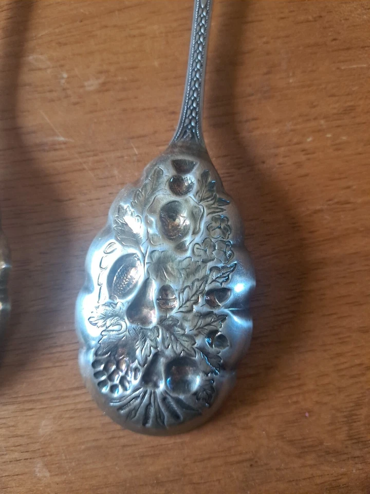 Cucharas para servir antiguas enchapadas con marca William Adams Kings Sheffield Foto 4 de 4