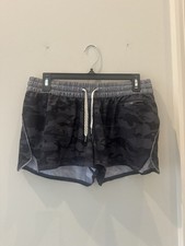Vuori The Rise The Shine Clementine Shorts Womens Medium Black Camouflage Logo