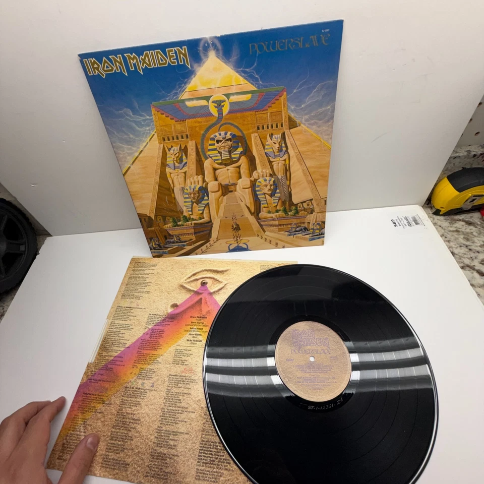 IRON MAIDEN 1984 Vintage Album Powerslave Capitol EMI - Vinyl LP SJ-12321 Foto 2 de 4