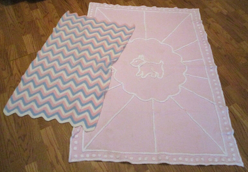 Vintage ~ Coperte per bambini ~ rosa, bianco e blu ~ rosa e bianco ~ 2 coperte ~ anni '60 - Foto 1 di 23