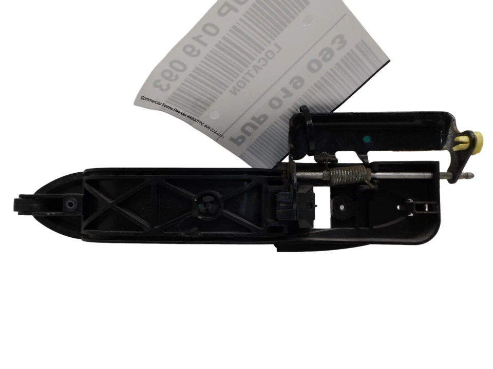 Manija de puerta exterior Ford Escape Passenger FR 2008-2012 usada OEM 8L8Z7822404AB Foto 3 de 4