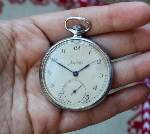 1950's MOLNIJA Vintage SOVIET Mechanical Pocket watch 15 JEWELS CCZ USSR