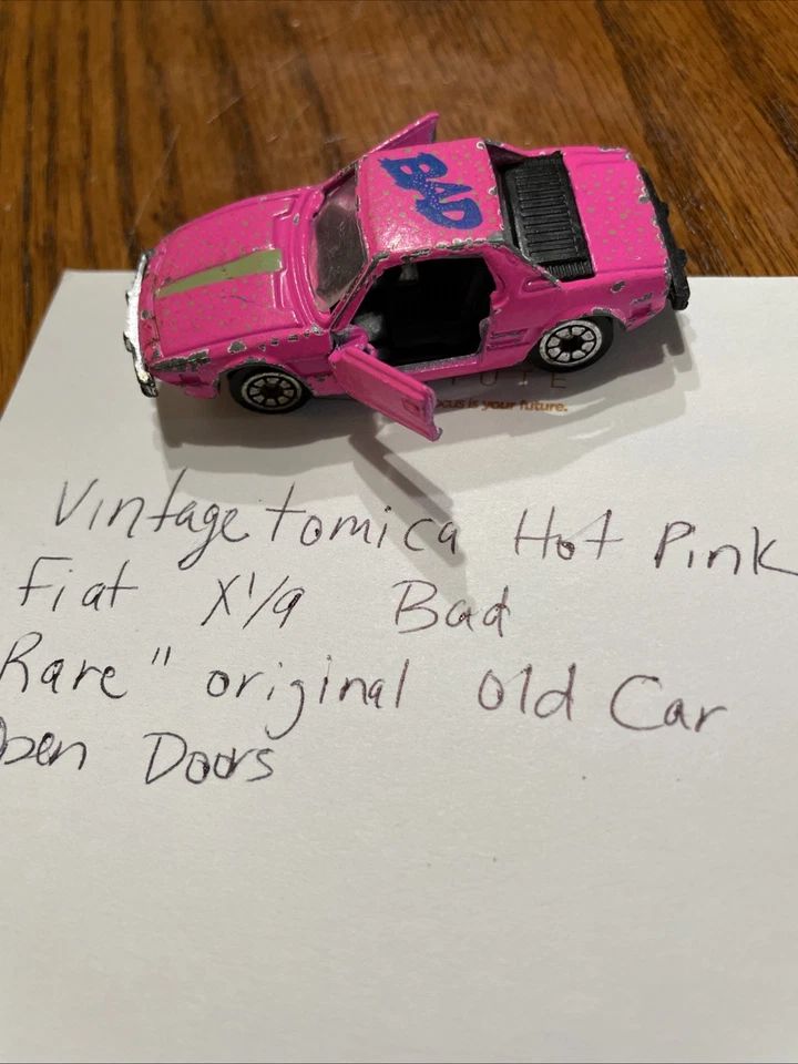 Coche de juguete Fiat X1/9 “malo” rosa intenso tónico raro hecho en China puertas abiertas Foto 3 de 4