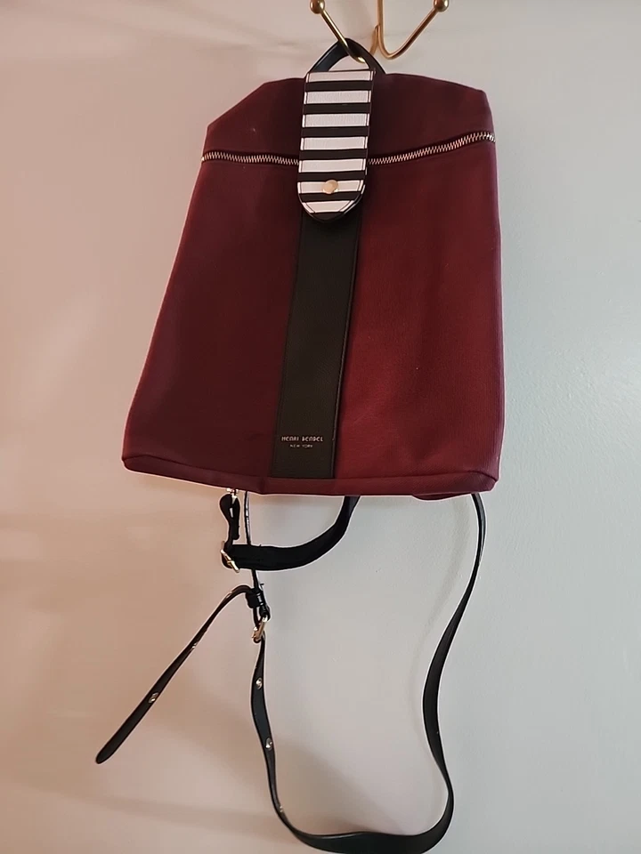 Bolso Bandolera HENRI BENDEL Edición Limitada Borgoña con Rayas Icónicas Foto 2 de 4