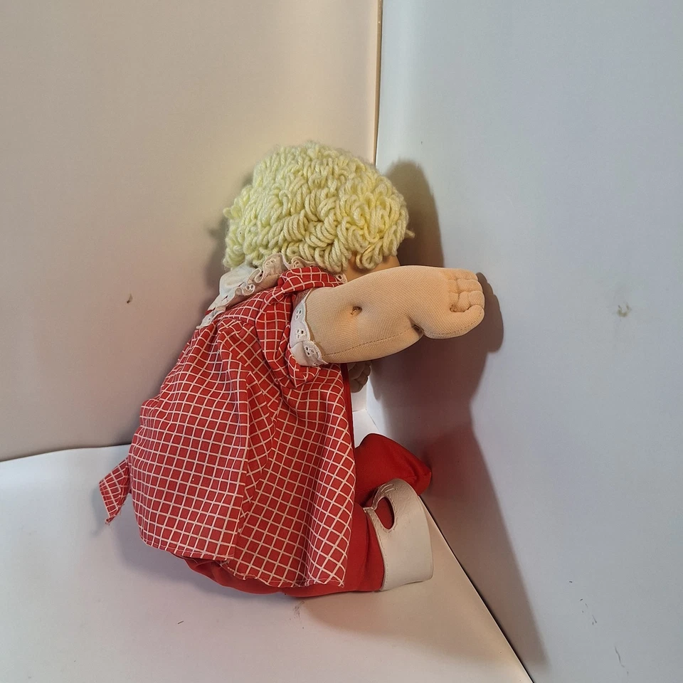 Cabbage Patch Kids doll, vintage 1984 Plush Stuffed Animal - Image 4 of 4