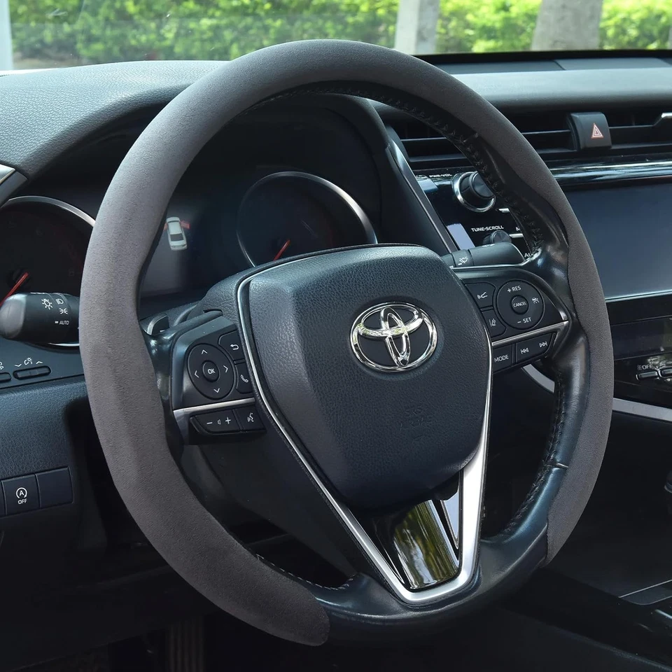 Cubierta de volante de gamuza Premium de 15" - Ajuste ergonómico y rendimiento para todo tipo de clima Foto 3 de 4