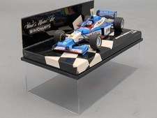 Modellautos 1:43 Minichamps Benetton Renault B197 1997 #7 Jean Alesi mit Vitrine