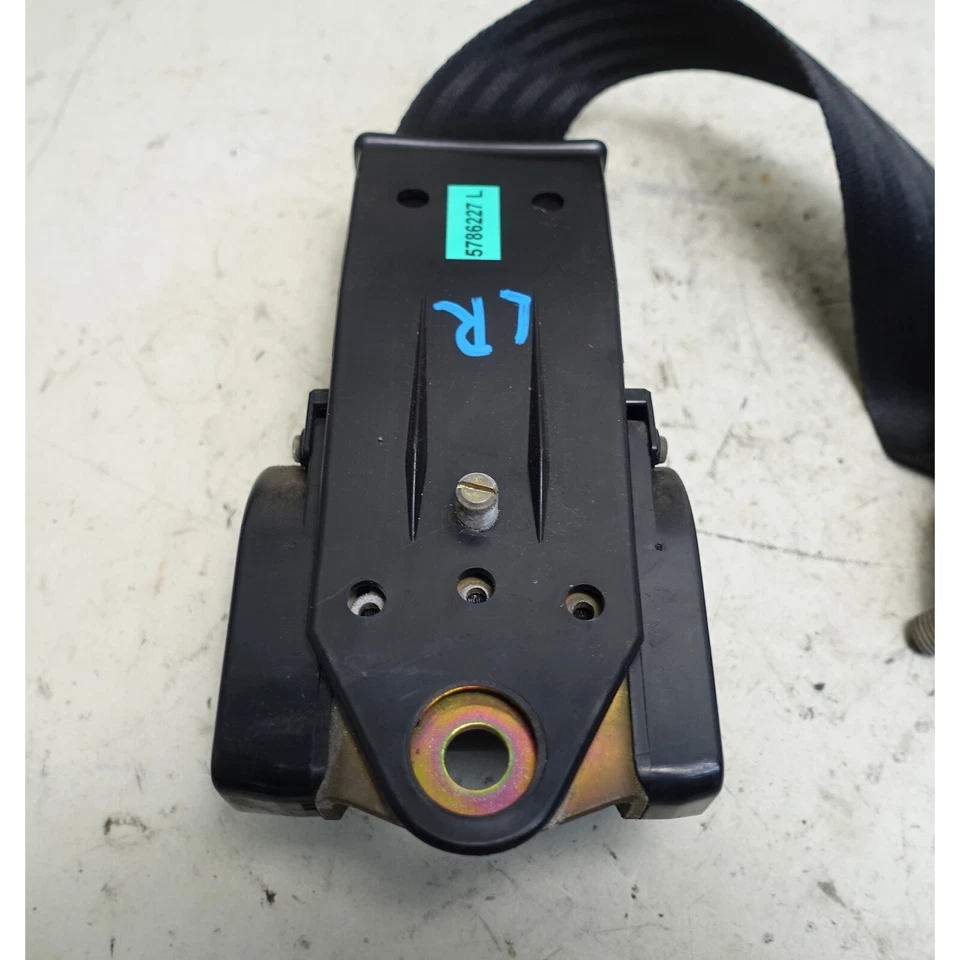 BMW E23 733i 1978-1979 sedán cinturón de seguridad trasero temprano sujeción izquierdo derecho fabricante de equipos originales Foto 4 de 4