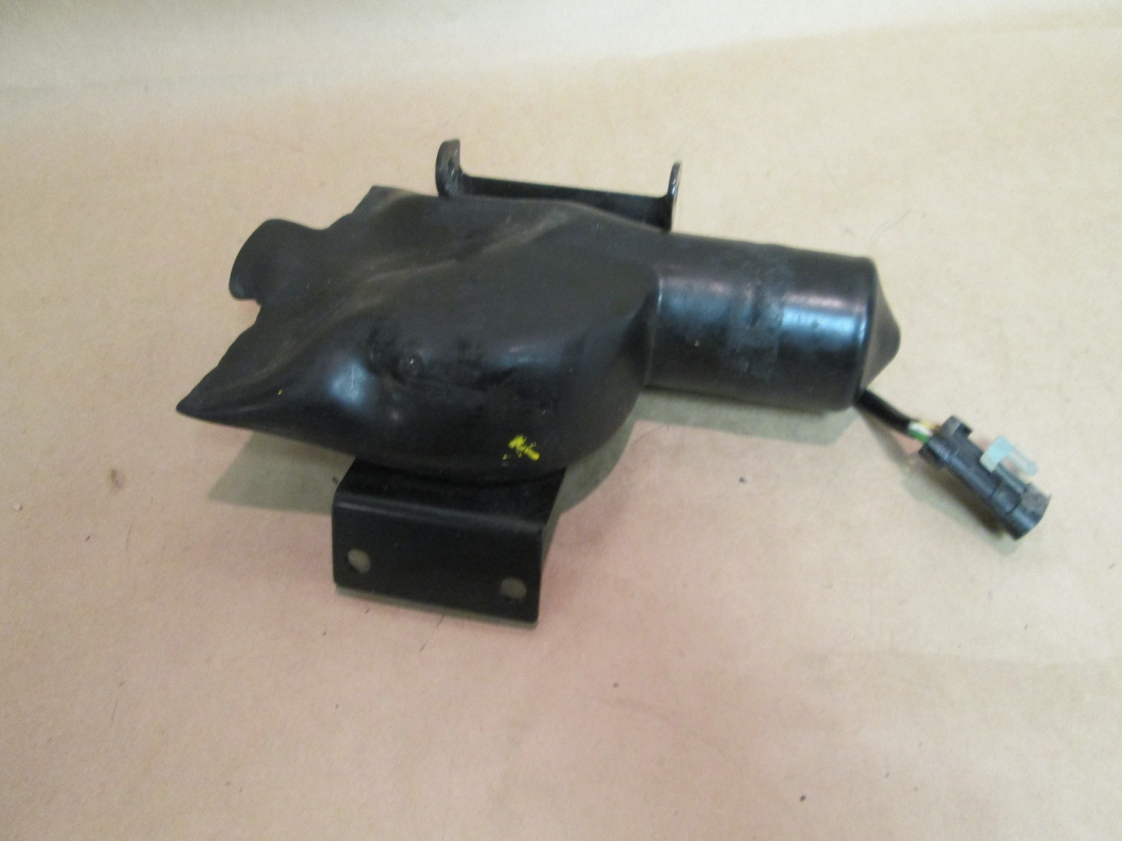 Ferrari 456 -  Windshield Wiper Motor w/ Bracket- # 63780200