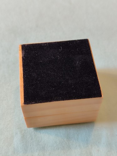 Signed Geoffrey Beene Silver Tone Black Onyx Tie Tac Lapel Pin In Wood Box - Picture 7 of 8