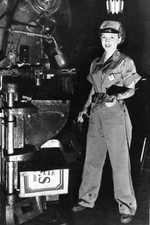 WW2 - Rosie la Riveteuse - Ouvrière dans une usine d'armement américaine