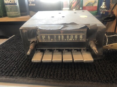 1958 THUNDERBIRD AM PUSH BUTON RADIO