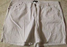Ellos 24 Plus Woman’s White Shorts Button Zipper Pockets 6 Inch Inseam 23 Waist