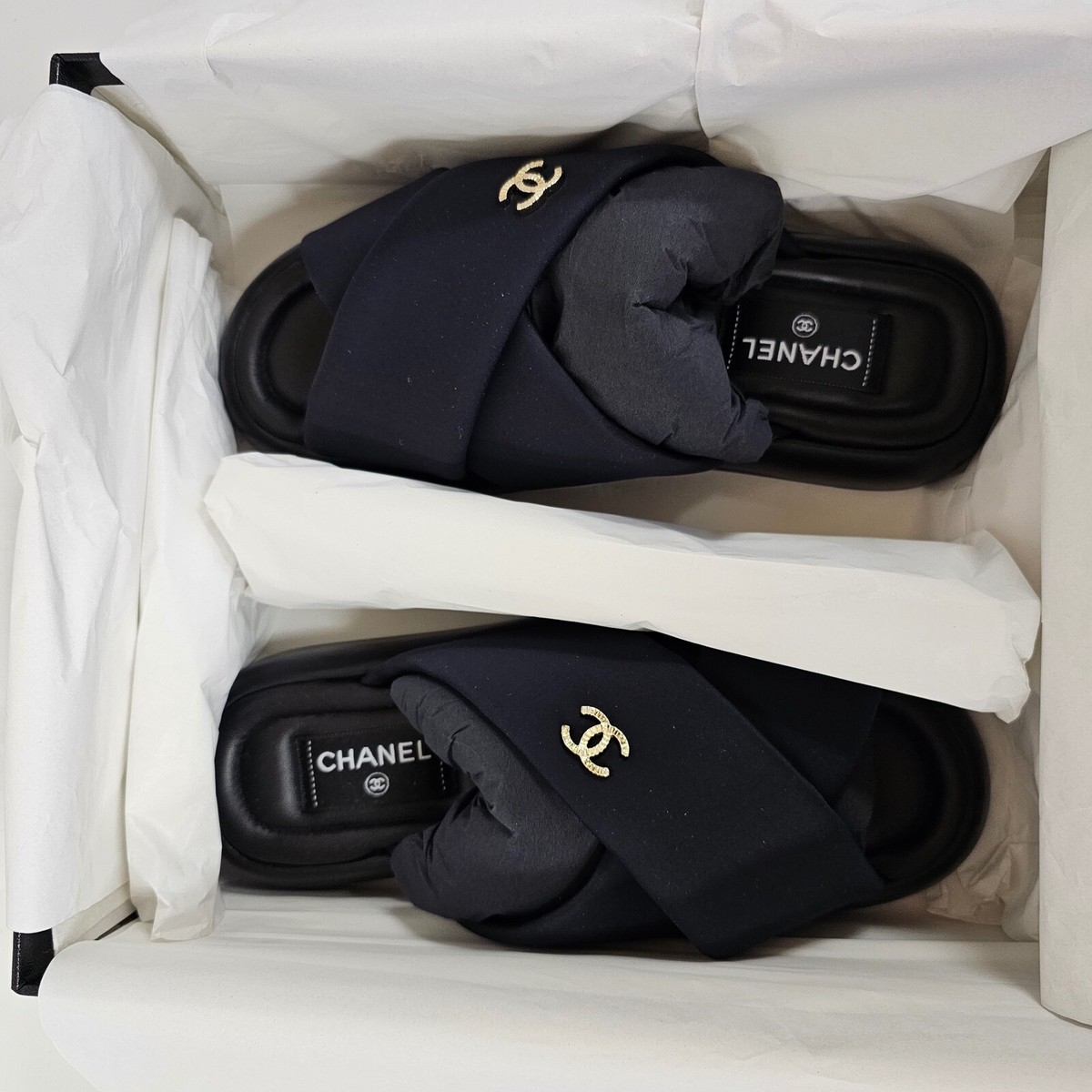 CHANEL ブラックミュール ミュール - クランプル パテント カーフスキン、ブラック
