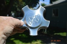 Buick Rendezvous 2002-05 Machined/Gray Center Cap Part  # 9593778